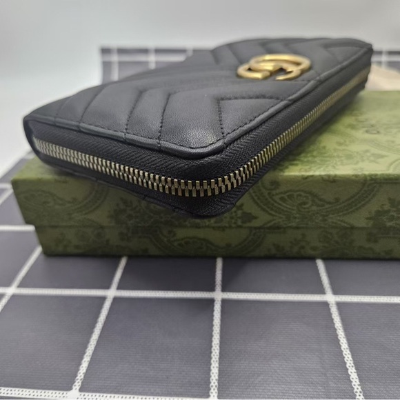 Gucci Black Wallet with Gold Logo - Picture 2 of 6